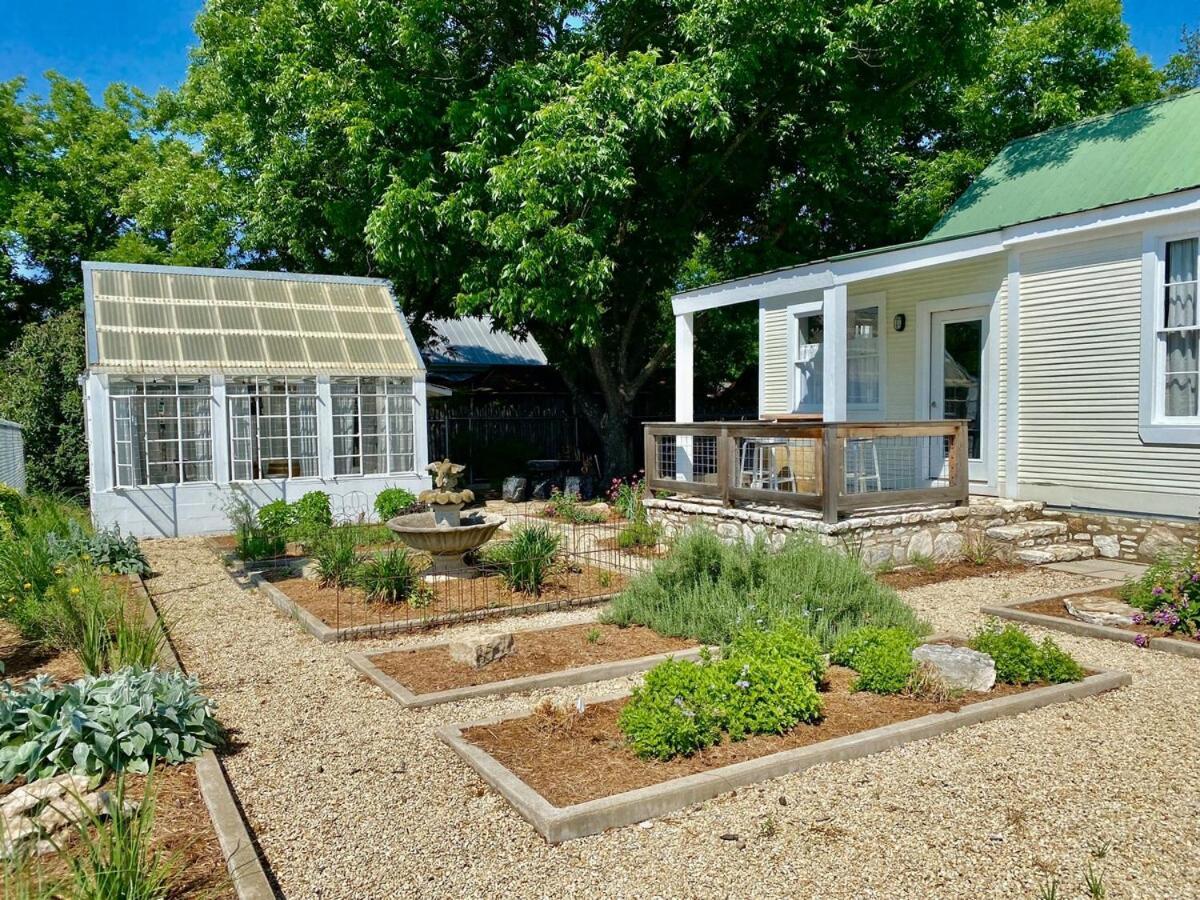 Sunny Charming Retreat: Wine Greenhouse Villa Fredericksburg Buitenkant foto