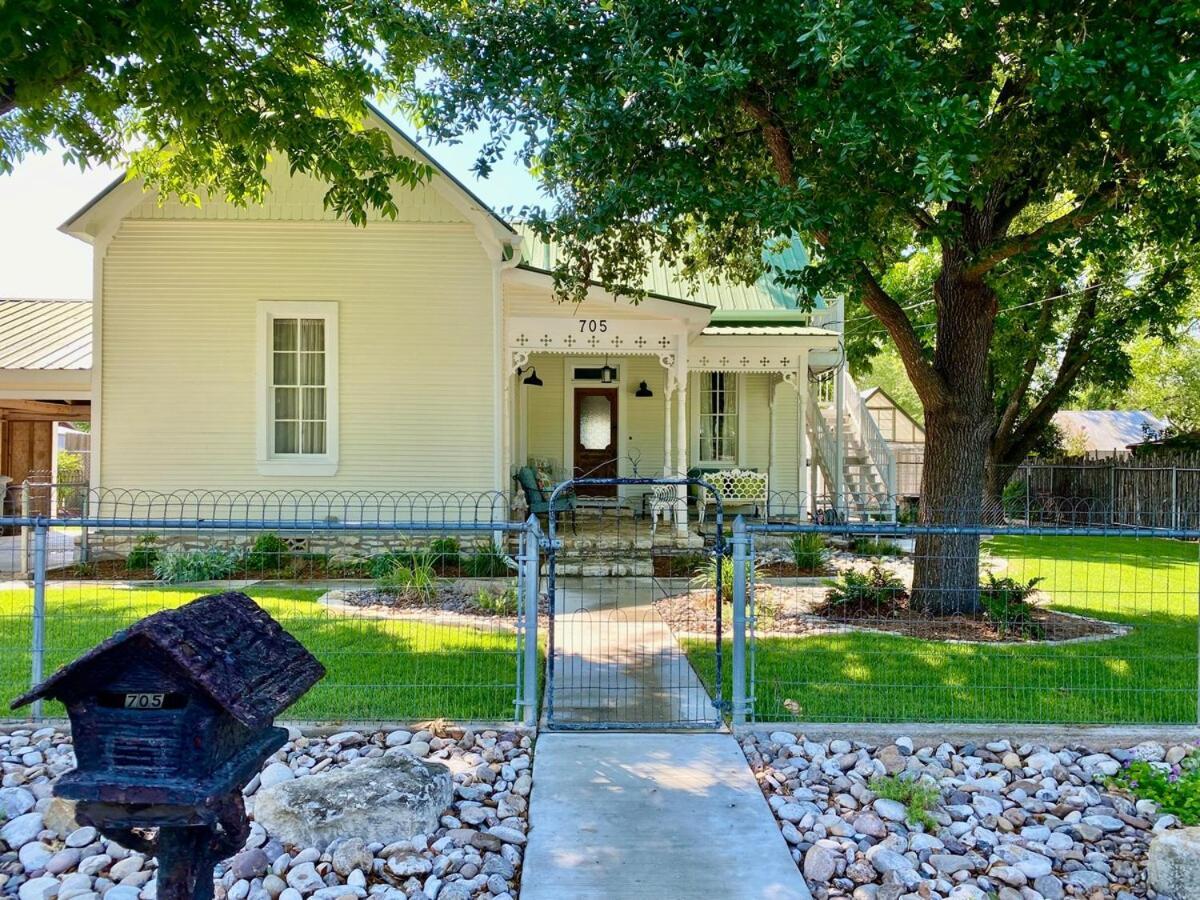 Sunny Charming Retreat: Wine Greenhouse Villa Fredericksburg Buitenkant foto